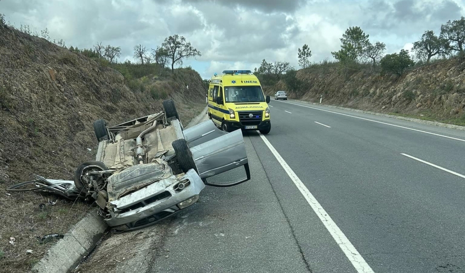 Colis o entre carro e caravana provocou dois feridos no IC33 em