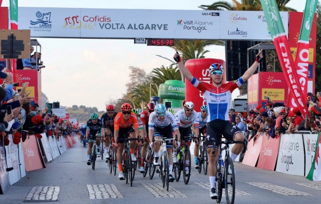 Fábio Jakobsen vence primeira etapa da Volta ao Algarve em Bicicleta