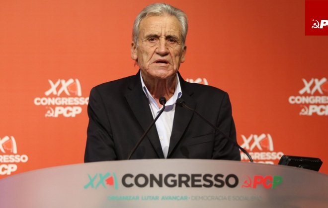 Jerónimo de Sousa reeleito secretário-geral do PCP com um voto contra pela primeira vez