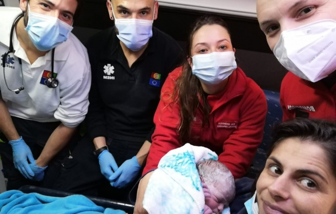 Bebé nasce dentro de ambulância dos Bombeiros de Grândola