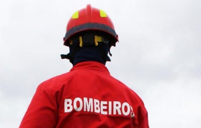 Jovem arrastado por onda na praia do Carvalhal