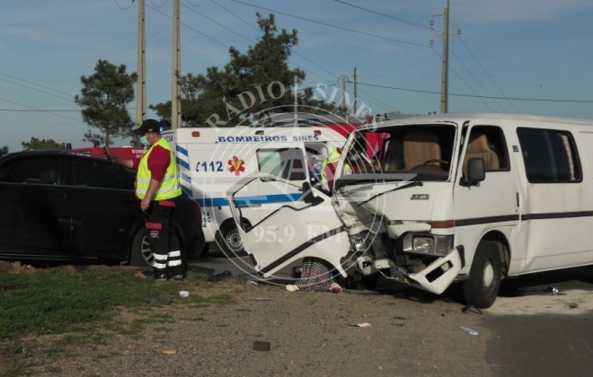 Colisão entre dois carros faz seis feridos em Sines