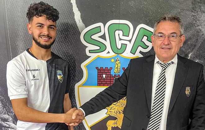 Tiago Madeira assinou contrato profissional com o Sporting Farense