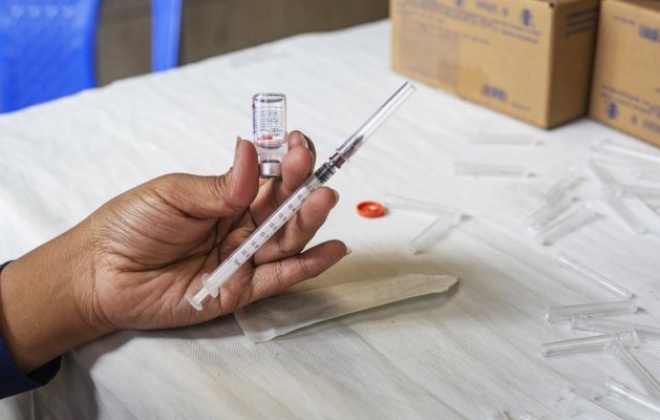 Covid-19: Autoridades europeias desaconselham administração generalizada de quarta dose de vacina