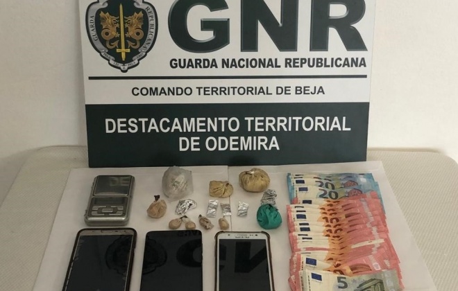 GNR detém alegado traficante e apreende 767 doses de heroína em Odemira