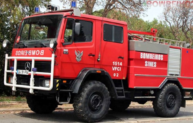 Bombeiros combateram incêndio na Herdade da Chaminé