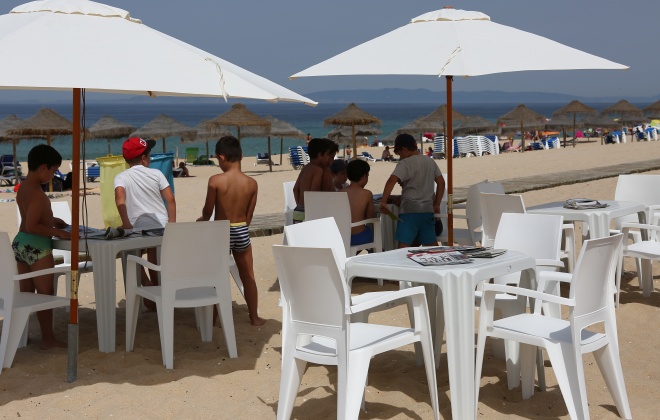 Biblioteca nas praias de Melides e Carvalhal