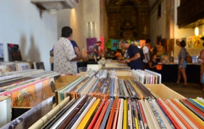 Feira do Livro e do Disco começa hoje na Capela da Misericórdia em Sines