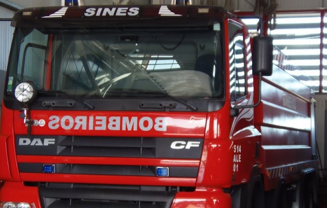 Bombeiros combateram incêndio urbano em Sines