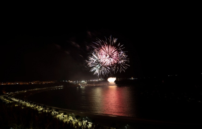 Sines recebeu 2023 com um espetáculo de fogo de artifício na baía