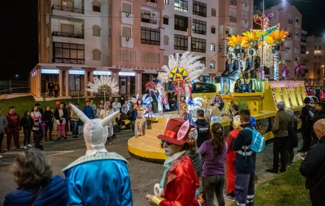 Carnaval de Sines volta a sair à rua com desfiles, bailes e milhares de foliões e visitantes