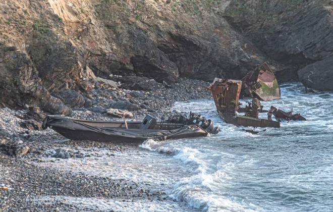 Embarcação de alta velocidade encontrada abandonada em Vila Nova de Milfontes