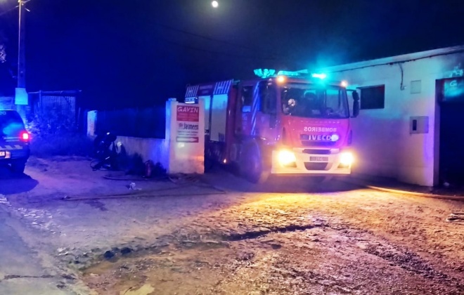 Incêndio destruiu armazém de produtos alimentares em Baiona, Odemira