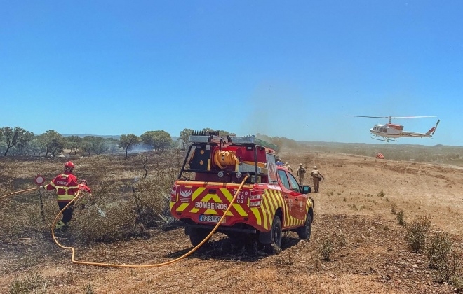 Bombeiros combateram incêndio em Santana da Serra