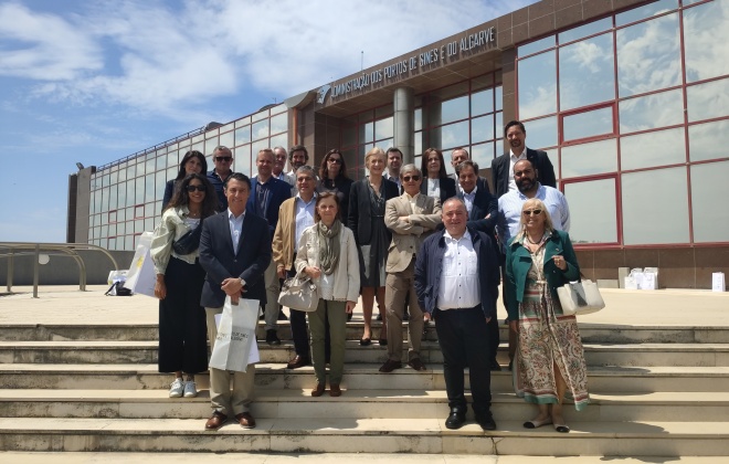 Representantes da Câmara de Comércio e Indústria Suíça em Portugal visitam Porto de Sines