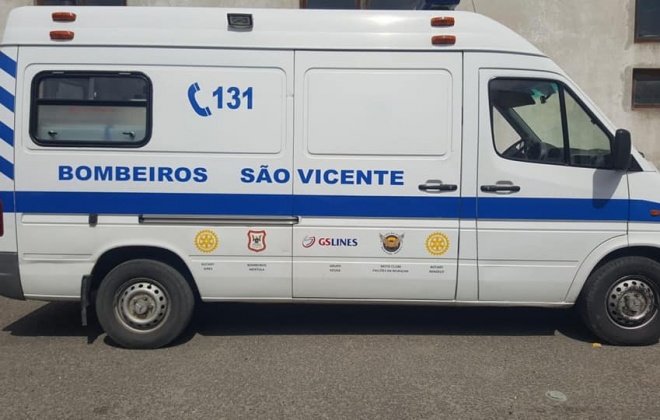 Rotary Club Sines oferece ambulância aos Bombeiros Voluntários de São Vicente (Cabo Verde)