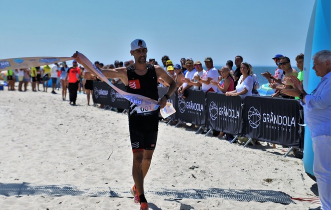 Carlos Papacinza e Patrícia Marques vencem Ultramatona Atlântica