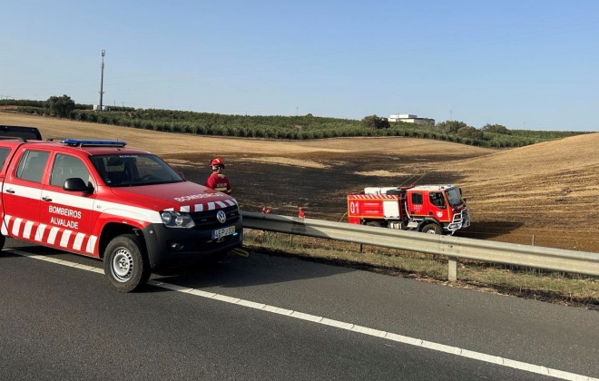 Bombeiros combateram incêndio em Alvalade no concelho de Santiago do Cacém