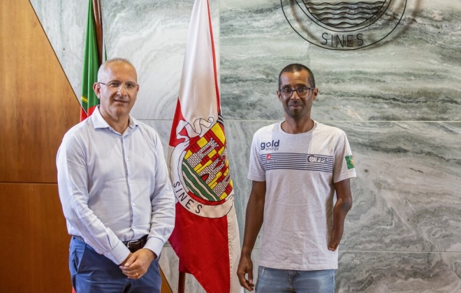 Camilo Abdula que se sagrou campeão europeu de surf adaptado foi recebido na Câmara Municipal de Sines