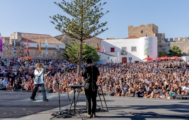 Tó Trips atua esta tarde no Castelo de Sines a partir das 18h00