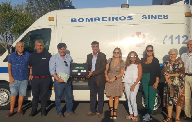 Rotary Clube de Sines oferece desfibrilhador aos Bombeiros de Sines