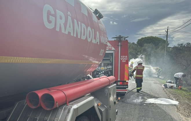 Viatura ardeu na Estrada Nacional 261-2 no concelho de Grândola