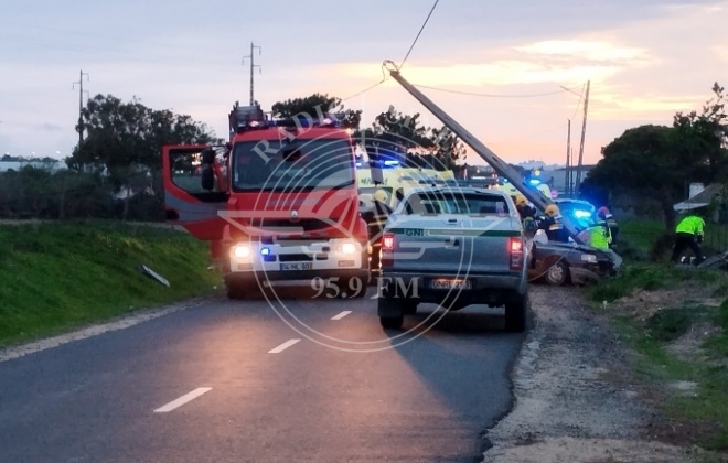 Despiste provoca dois feridos graves na Estrada da Ribeira de Moinhos em Sines