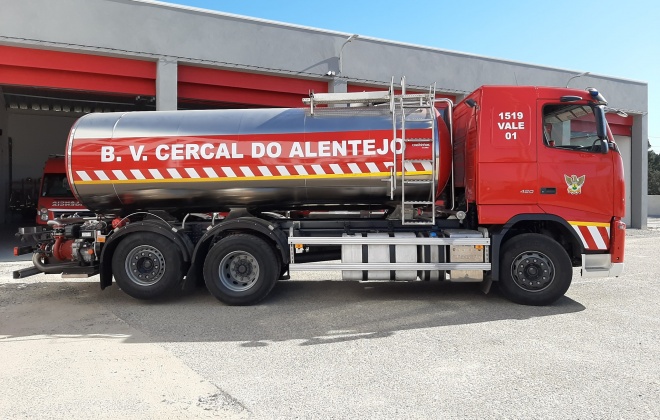 Bombeiros combateram incêndio em fábrica de pellets no Cercal do Alentejo