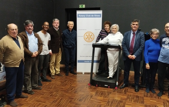 Rotary Clube de Sines ofereceu à Associação dos Bombeiros Sines uma passadeira elétrica e uma bicicleta estática