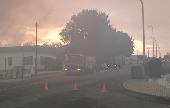 Incêndio em sucata na ValorSines está controlado