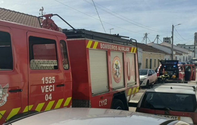 Bombeiros de Alvalade combateram incêndio urbano em Ermidas-Sado