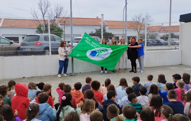 Escola Básica n.º 2 de Sines hasteou hoje a Bandeira Eco-Escolas