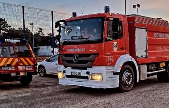 Incêndio destruiu duas caravanas em Brescos