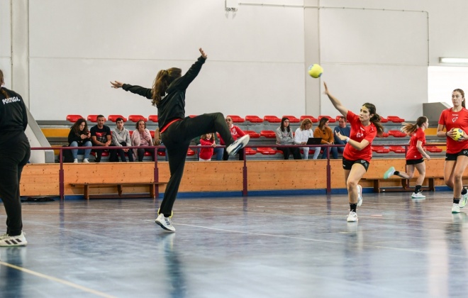 Seleção Nacional feminina sub-18 de andebol está a estagiar em Odemira