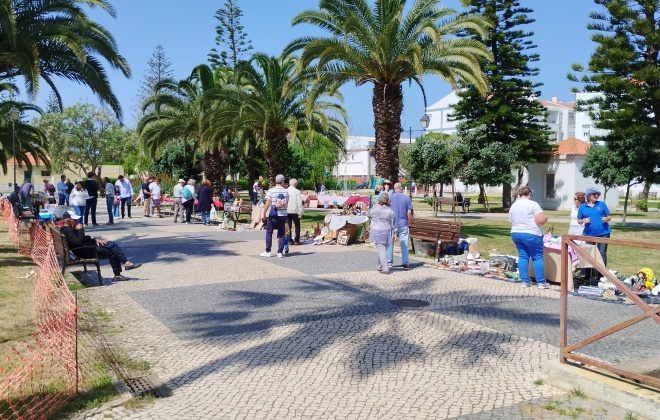 Jardim das Descobertas em Sines está este domingo a receber a Feira de Antiguidades e Velharias