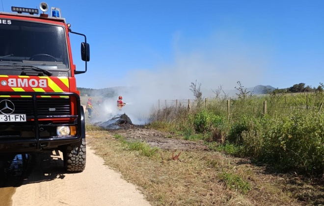 Bombeiros de Sines combateram incêndio rural em Monte do Cerro