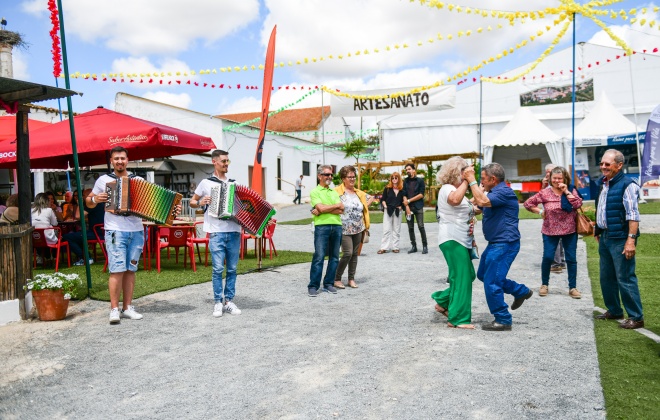 Animação e Tradição nas Festas de Maio em Amoreiras-Gare