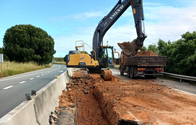 IP realiza trabalhos de beneficiação do sistema de drenagem do IC1 em Grândola