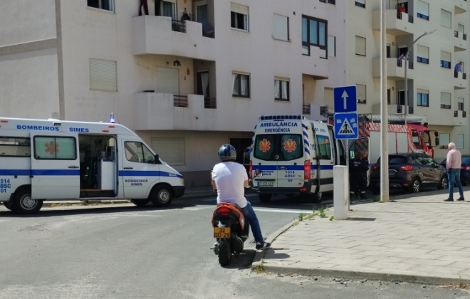 Incêndio urbano provoca dois feridos ligeiros em Sines