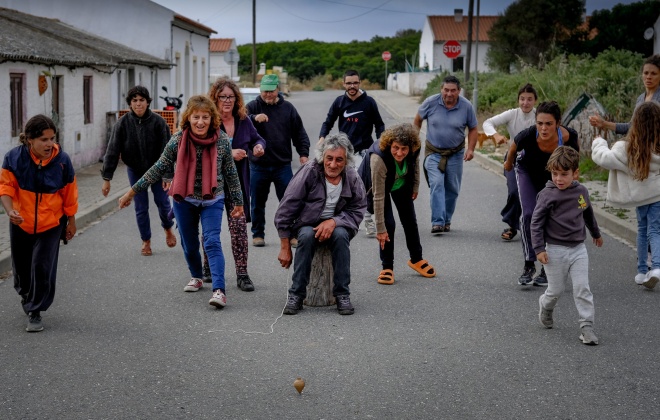 Projeto de arte participada "Vaga" começa hoje na Azenha do Mar em Odemira