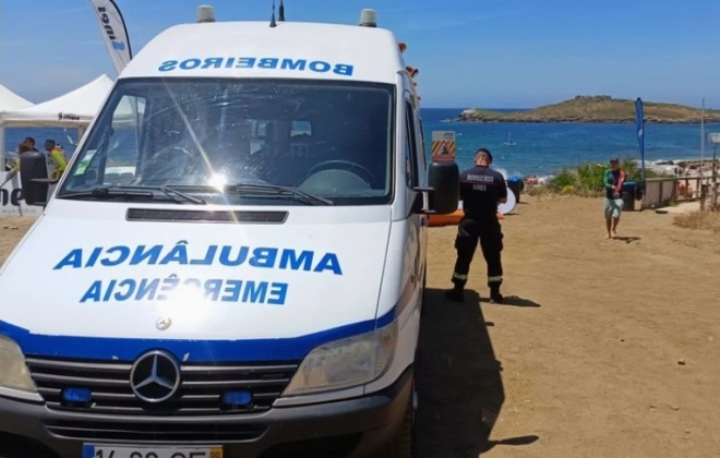 Bombeiros de Sines garantiram a assistência na partida do Campeonato Nacional de Canoagem de Mar na Ilha do Pessegueiro