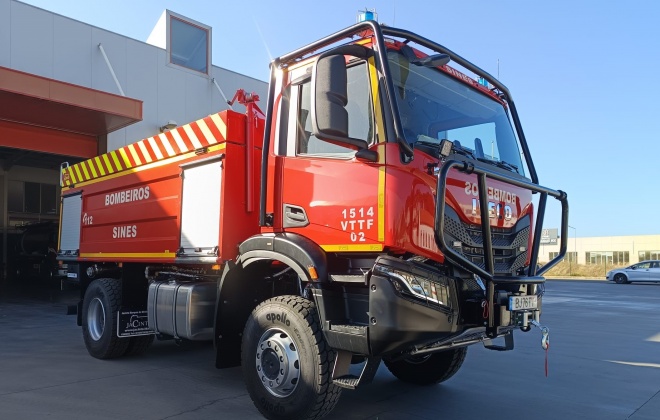 Novo Veículo Tanque Tático Florestal reforça capacidade dos Bombeiros de Sines