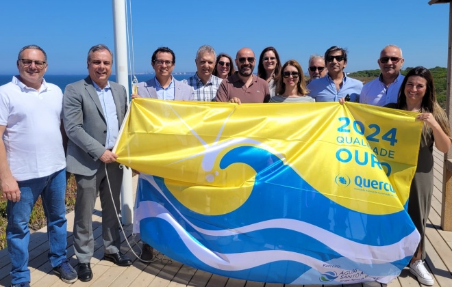 Praia Grande de Porto Covo hasteou a “Bandeira Qualidade de Ouro 2024”