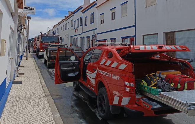 Bombeiros de Sines combateram incêndio num restaurante em Porto Covo