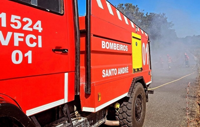 Bombeiros combateram incêndio nos Foros da Quinta em Santo André