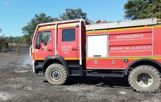 Está dominado o incêndio que deflagrou esta tarde em Cercal do Alentejo