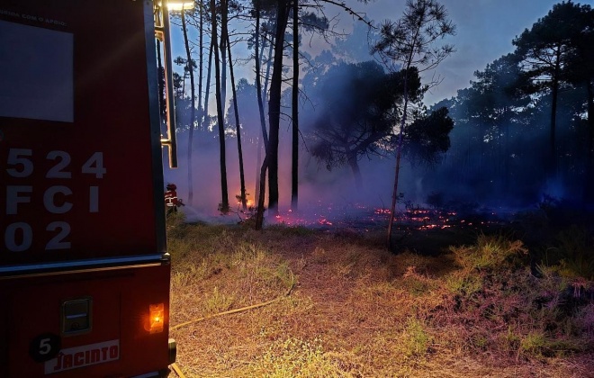 Bombeiros combateram incêndio na Lagoa de Santo André