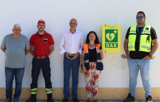 Ferreira do Alentejo coloca desfibrilhadores automáticos externos em locais públicos