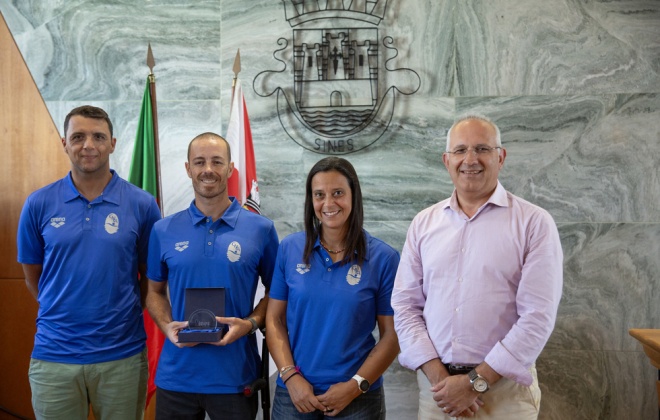 Nadadores do Clube de Natação do Litoral Alentejano recebidos na Câmara Municipal de Sines