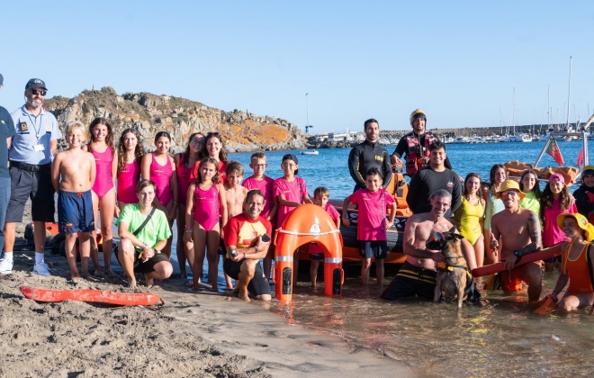 Associação Resgate realizou demonstrações de resgate aquático na praia Vasco da Gama em Sines